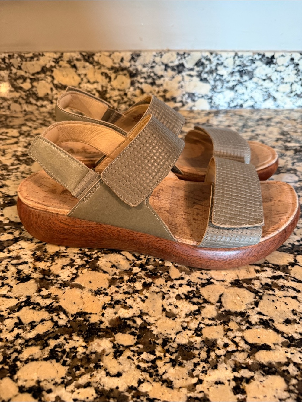 Algeria Sandals with Wood-Like sole